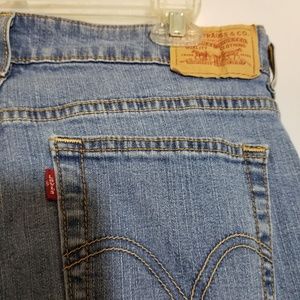 Womens Levi Classic Capri